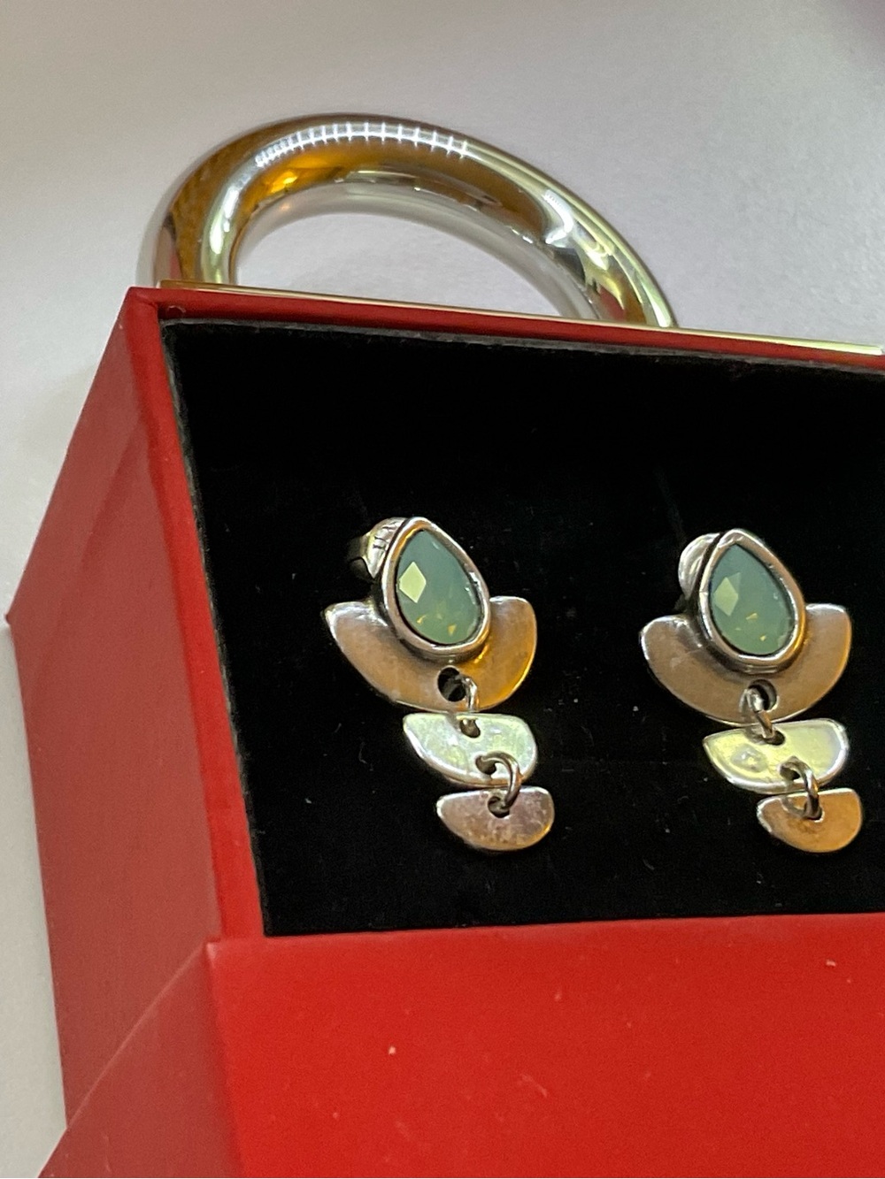 UNO de 50 Silver Earrings with Green Stones “Mrs Rani”